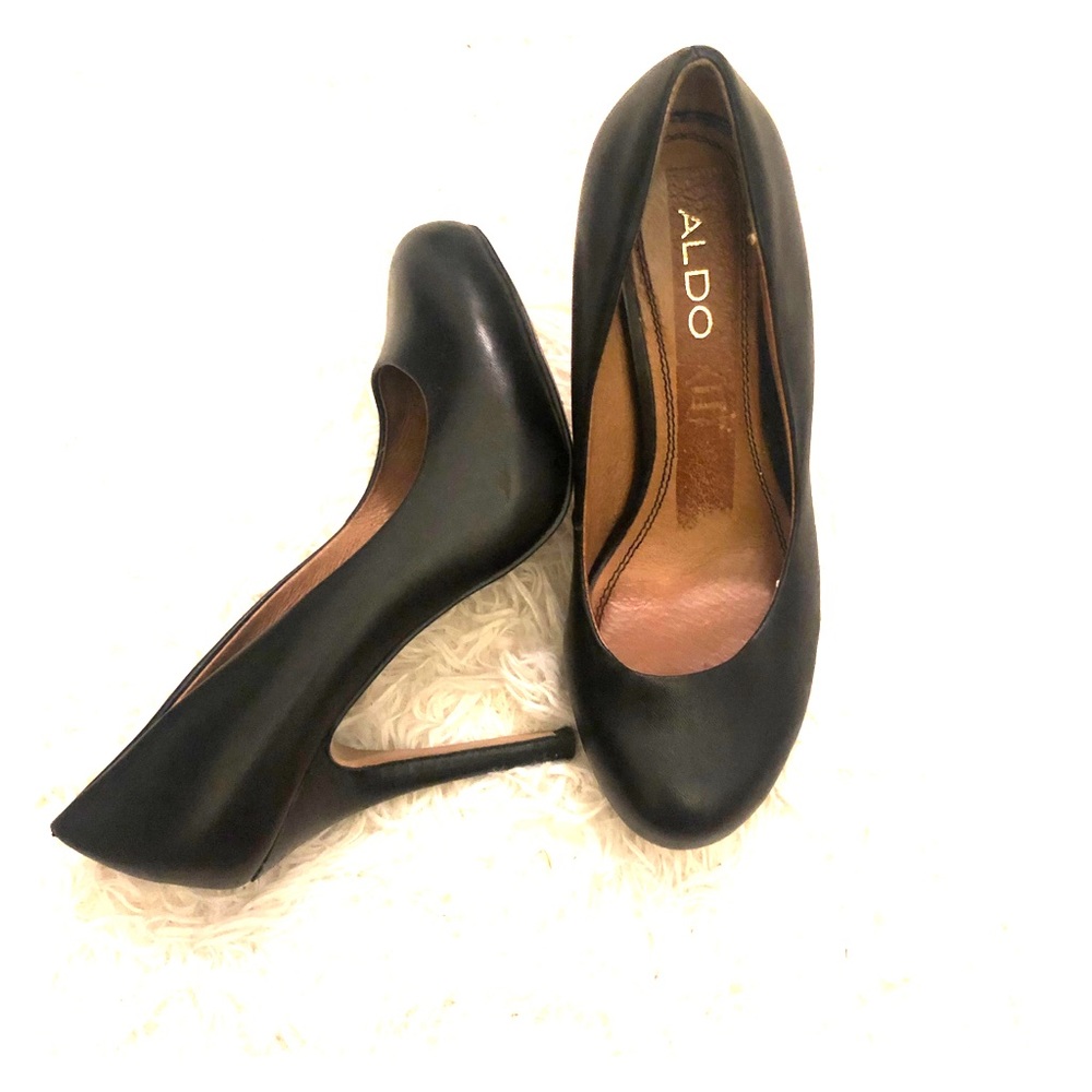 Black leather Aldo heels